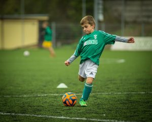 Likeur Foto Onderwijs Hoe kies je de beste voetbalschoenen voor je kind? – KiDDoWz: voor kinderen  en hun (groot)ouders